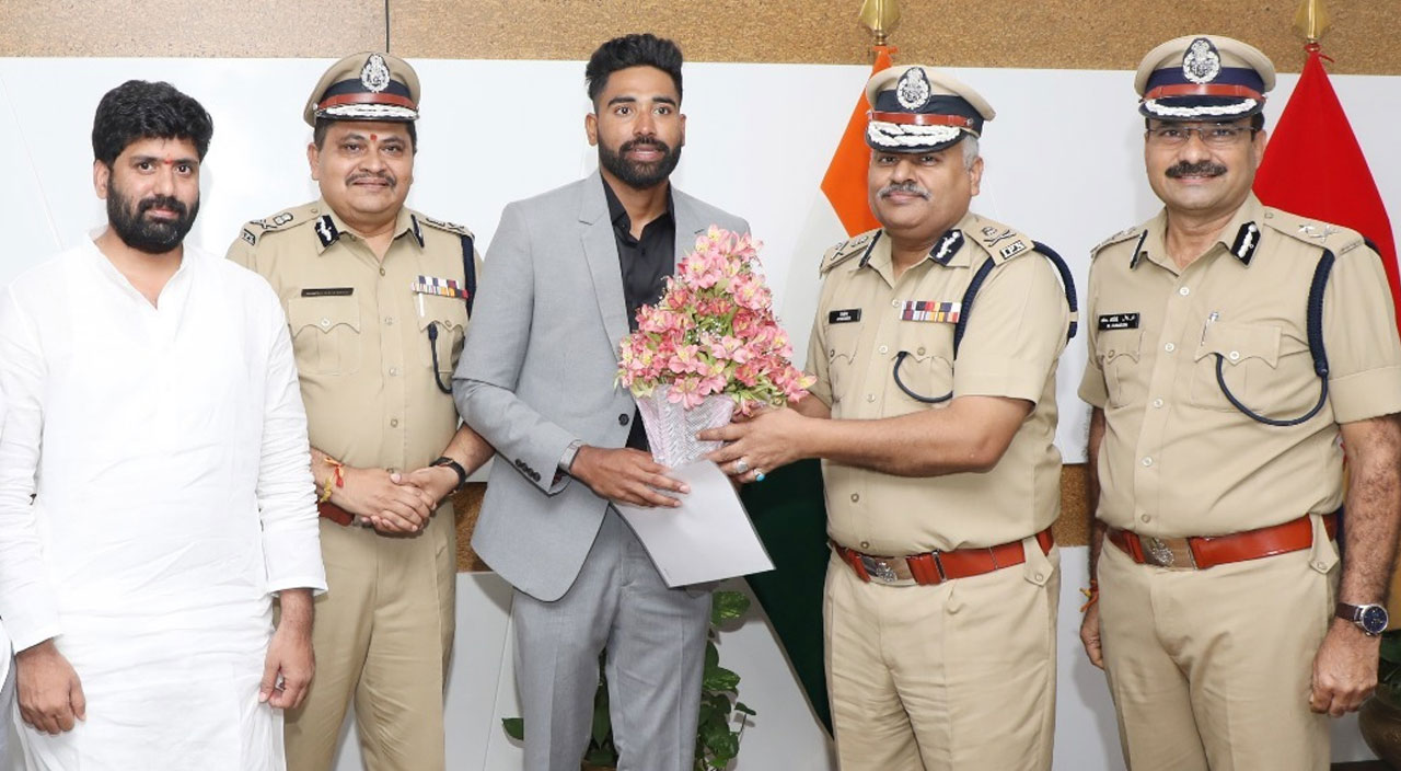 Cricketer Mohammed Siraj Takes Charge as DSP at Telangana DGP Office